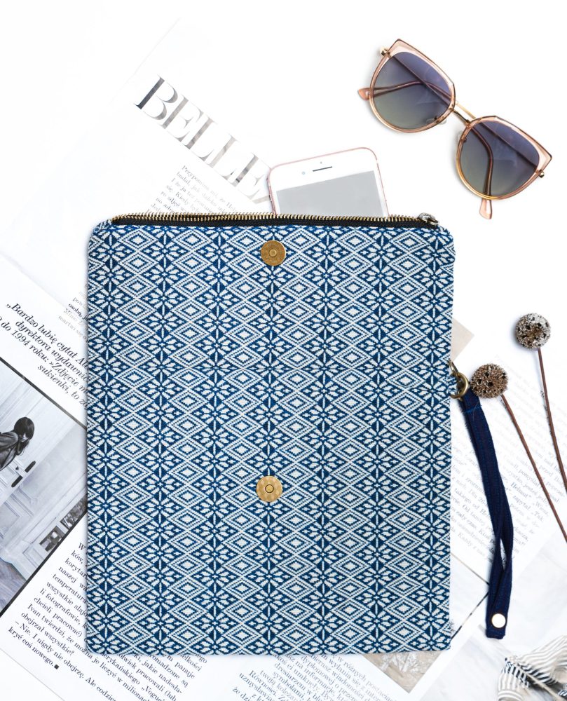 Wristlet foldable bag