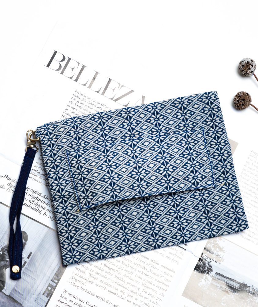 Wristlet foldable bag